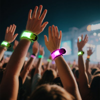 Bracelet LED clignotant réglable à haute visibilité, rechargeable par USB, avec logo personnalisé, pour cadeaux promotionnels en gros, idéal pour les sports de plein air