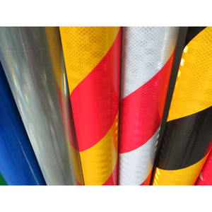 Película Reflectante Prismática de PVC con Autoadhesivo para Barreras de Seguridad Vial - Product Image 3