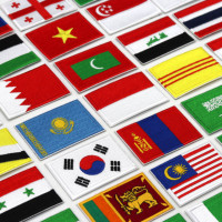 Usine en gros petit pays drapeau broderie fer sur sergé pays asiatique drapeau patchs