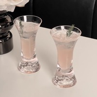 Verre à pied haut de gamme pour jus, champagne, cocktails et boissons froides, avec vue panoramique