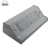 Lampe solaire murale XIUBEN, éclairage de sécurité extérieur étanche pour mur extérieur, cour arrière, clôture, garage, jardin, allée