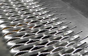 Plataforma de rejilla de seguridad, puntal de agarre perforado, escalones de aluminio - Product Image 4