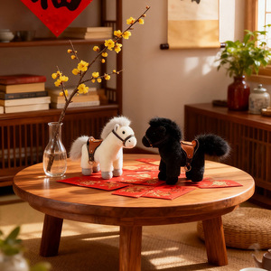 JM 13-30cm Porte-clés pendentif en peluche <span class=keywords><strong>super</strong></span> douce en forme de selle de cheval, animal du zodiaque, mascotte de l'année du Cheval, poupée apaisante pour sac - Product Image 3