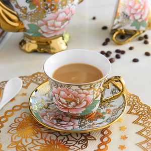 Set da Tè e Caffè in Ceramica di Lusso Stile Europeo Vintage con Motivi Floreali, Vassoio Sospeso e Teiera - Product Image 5