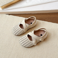 Sandales pour filles Printemps/Été 2026 Nouveau style Mode Chaussures de princesse ajourées respirantes avec trous Sandales pour enfants