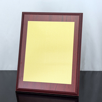Plaque personnalisée en aluminium or/argent avec support en bois rouge pour certificat et récompenses – Trophée en bois rouge vierge MH-T372
