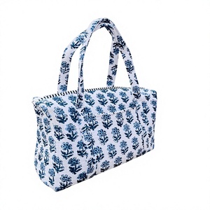 Sac de voyage matelassé en coton grande capacité pour femme, idéal pour les vacances d'été, les mariages et comme bagage à main - Product Image 1