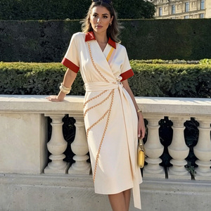 Nouvelle Robe d'été décontractée élégante 2026, longueur genou, avec col contrastant et manches courtes ajustées, style portefeuille - Product Image 1