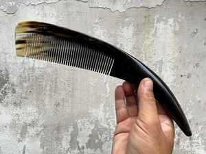 Peine de cuerno de búfalo tradicional hecho a mano, peine de cuerno natural pulido que reduce el daño al cabello y promueve un cabello fuerte y brillante. - Product Image 5