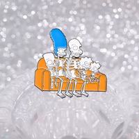 En gros : Broches en métal à l'effigie de dessins animés, épingles de revers amusantes, broches en émail souple sur le thème des Simpsons sur le canapé et d'anime, pour sacs et vêtements