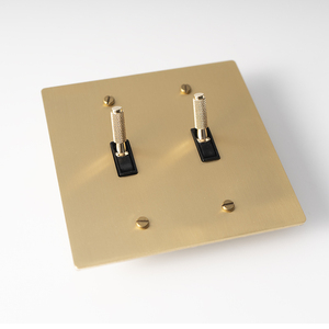 Interruptor de palanca moleteado de latón dorado estándar americano para hotel, con toma USB GFCI de 15A y 110V, modelo CS-0221, interruptor de luz - Product Image 2