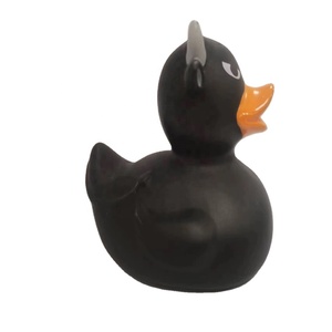 Tùy Chỉnh Dễ Thương PVC Đen Bò Vịt Nhựa Mini Hành Động Con Số Vinyl Phim Hoạt Hình Hình Đồ Chơi Thủ Công Đồ Chơi - Product Image 5