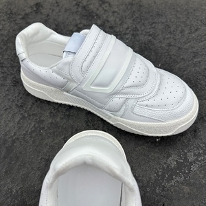 รองเท้าผ้าใบหนังแท้ VALT ดีไซน์หรูหรา ปี 2025 แบรนด์แฟชั่น กันลื่น สวมใส่สบาย รองรับแรงกระแทก เหมาะกับทุกฤดู ทรง Chunky - Product Image 5