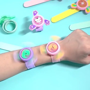 Bracelet anti-moustique pour enfants Produits de bracelet anti-moustique d'extérieur pour bébé avec lumière flash - Product Image 4