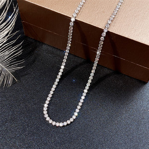 Collar con Colgante de Piedras Brillantes para Mujer, Cadena Elegante en Tono Plateado para Clavícula, Joyería de Moda Versátil - Product Image 1