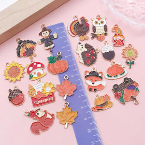 Nouveau Thanksgiving <span class=keywords><strong>feuille</strong></span> <span class=keywords><strong>d</strong></span>'érable chapeau épouvantail alliage champignon dinde écureuil hérisson automne breloques pour la fabrication de bijoux - Product Image 4