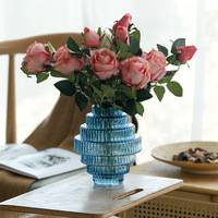 Vases en verre modernes de luxe léger à rayures verticales côtelées, col étroit, forme tour, pour roses fraîches, tiges séchées, décoration intérieure, mariage