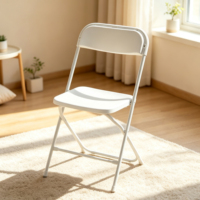 Vente en gros de chaise en plastique blanche pliable légère Garden Party portable pour la location d'événements, les loisirs en plein air