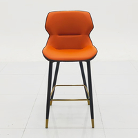 Ensemble de meubles de bar de luxe moderne avec plateau en marbre et chaises de bar en cuir orange