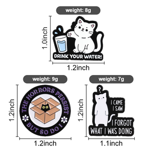 Pin de Esmalte de Gato Blanco Kawaii con Frase Divertida: Vino, Vi, Olvidé Qué Estaba Haciendo - Product Image 6
