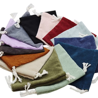 Pochettes à bijoux en velours côtelé doux de couleur personnalisée avec cordon de serrage, petits sacs à masques pour cadeaux