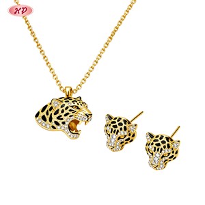 Ювелирные изделия Hengdian: позолоченные 18-каратным золотом комплекты с изображением головы леопарда и черным узором, инкрустированные цирконами AAA. Модные ювелирные наборы оптом для женщин на вечеринки/вечерние мероприятия. - Product Image 2