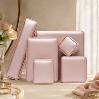 Boîte de présentation de bijoux de luxe Zebopak avec finition or rose et insert blanc pour l'emballage de colliers, bracelets et bagues
