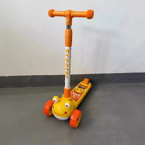 Un patinete popular para niños con altura ajustable, material plástico plegable y ensanchado, adecuado para todas las edades - Product Image 4