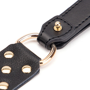 Látigo de Cuero Negro con Flecos para Juegos de Bondage para Adultos - Product Image 5