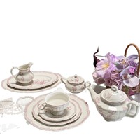Service de table en céramique rose vintage français, motif floral romantique, fabrication chinoise, design minimaliste, théière en relief, pour le thé de l'après-midi, en stock