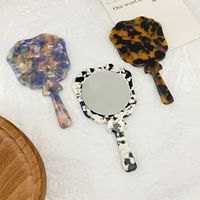 Logo personnalisé poignée mignon haute qualité écaille de tortue mini miroir de maquillage acétate miroir compact pour les femmes élégantes