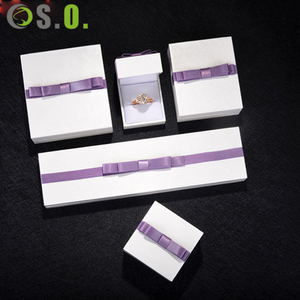 Caja de Regalo Premium para Joyería con Embalaje Seguro para Bodas y Regalos Empresariales, Construcción de Papel Resistente con Detalle de Cinta - Product Image 2