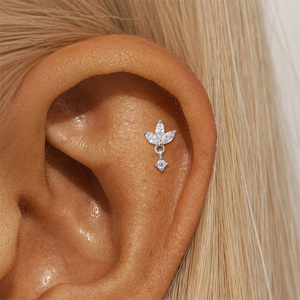 Pendientes Apilables Crown Threader de Plata de Ley 925 con Moissanita, Joyería para Piercing Plano de Cartílago para Mujer - Product Image 4