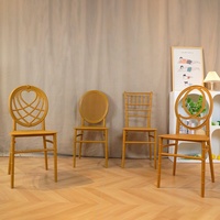 Chaises de banquet économiques en or en plastique antique classique et chaises de mariage blanches Chaise en or à dos romantique pour restaurant de mariage