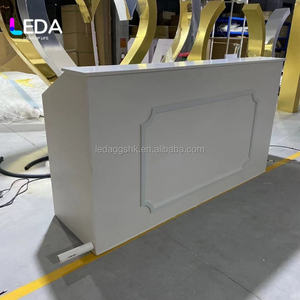 Mesa de Recepción Desmontable Moderna de Metal Blanco Personalizada LEDA, Decoración de Bar Móvil para Eventos - Product Image 6