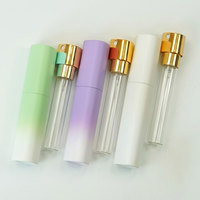 Bouteilles de parfum en verre vides Mingsheng personnalisées avec logo, 8 ml, dégradé de couleurs, pour voyage, dorées, vente en gros, flacon vaporisateur triangulaire