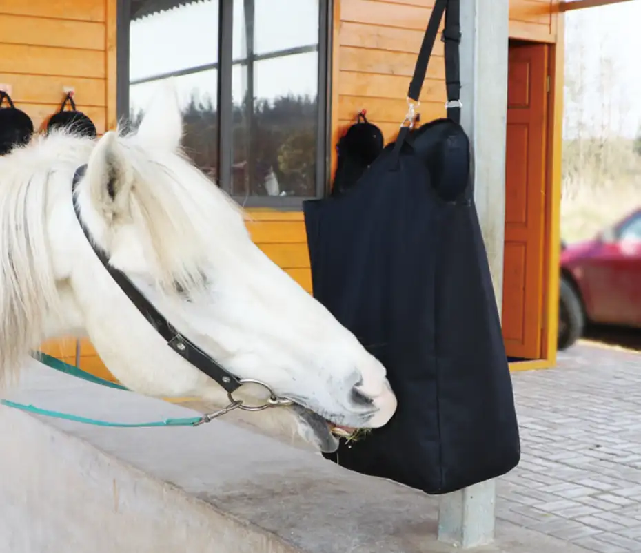 Produk Baru Tas Jerami Kuda Portabel Luar Ruangan Jaring Jerami Kuda Pakan Kuda