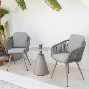 Set Moderno di Tavolo e Sedie Pieghevoli in Alluminio a Tre Pezzi con Cuscini per <span class=keywords><strong>Balcone</strong></span> Esterno di Hotel - Product Image 1