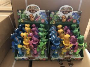 Emocionante juguete de dulces con temática de dinosaurio para fiestas infantiles con juguetes de abanico con dulces disponibles en tiendas de confitería - Product Image 2