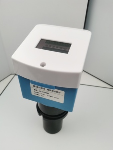 Jauge de niveau d'eau ultrasonique en plastique HCRZ-CS8080 - Technologie acoustique sans contact brevetée, précision de 0,5 % pour des mesures diverses et précises - Product Image 3