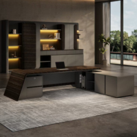 Bureau de direction de luxe, bureau de PDG, bureau de manager, bureau spacieux avec rangements, mobilier de bureau moderne, style présidentiel