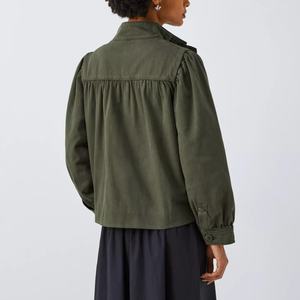 Chaqueta vaquera vintage OEM al por mayor, con dobladillo deshilachado, manga abullonada, estilo utilitario, top corto, 100% algodón, 100% denim - Product Image 2