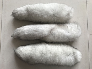 Vendita all'Ingrosso di <span class=keywords><strong>Pelliccia</strong></span> di Coda di <span class=keywords><strong>Volpe</strong></span> Blu di Alta Qualità per Abbigliamento e Artigianato - Product Image 2