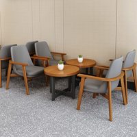 Ensemble de meubles de restaurant commercial, table ronde en bois et fauteuil rembourré, mobilier de salle à manger pour café, bistrot, hôtel, salon