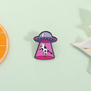 Эмалевые значки «Захват инопланетянами коров», НЛО, похищение крупного рогатого скота, фэнтези, юмор, брошь, нагрудный значок, ювелирные изделия оптом - Product Image 2