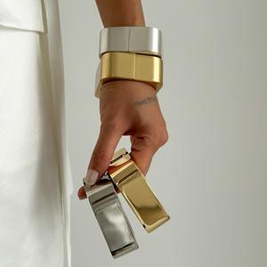 Brazalete Grande Chapado en Oro con Diseño Geométrico Irregular de Moda 2025 para Mujer - Product Image 1