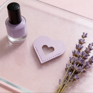 Marque-page en cuir PU mignon avec découpe en forme de cœur, marque-page minimaliste marron, marque-page d'amour, cadeau pour les amateurs de livres - Product Image 2