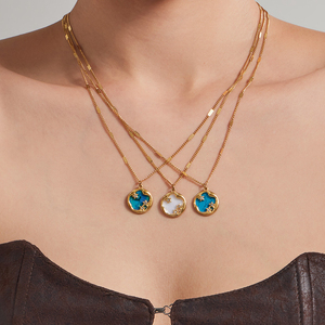 Collier Pendentif Circulaire en Acier Inoxydable Plaqué Or 18K avec Motif Carte Étoilée pour Femme - Vente en Gros de Bijoux de Mode Raffinés - Product Image 1
