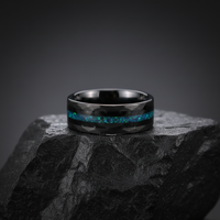 Bague de mariage en tungstène noir de 8mm avec incrustation d'opale verte concassée et de bois d'ébène pour un anniversaire de fête de cadeau de fiançailles