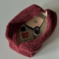 Trousse de Maquillage Marron Personnalisée Effet Peluche, Pochette Cosmétique Douce avec Logo Brodé, Grande Capacité, Fermeture Éclair